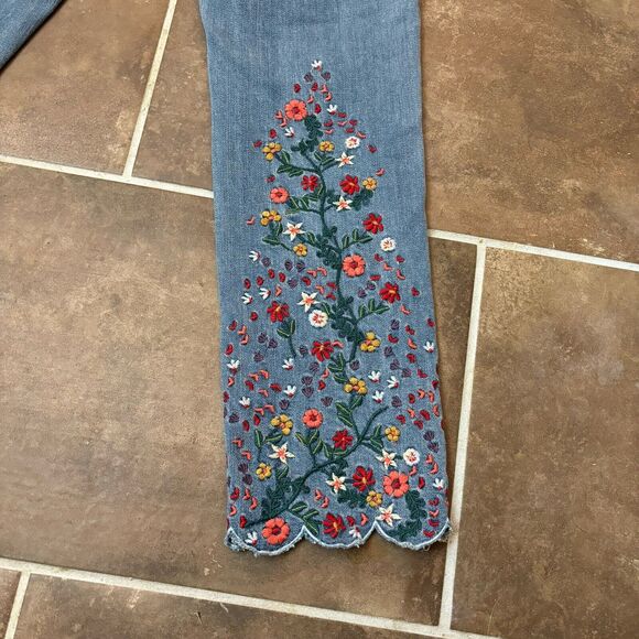 Floral Embroidered Women's Jeans - Picture 7 of 8